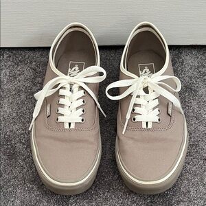 9.5 women’s Vans Sneakers